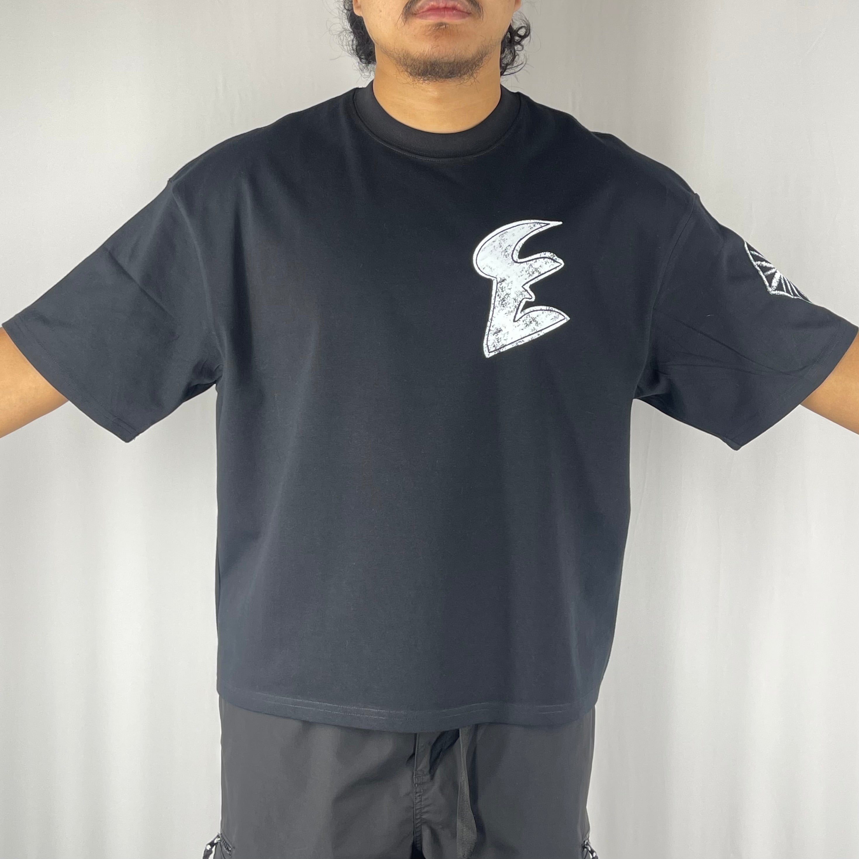 CityEvoke Manifest T-Shirt Boxy Fit front arms wide